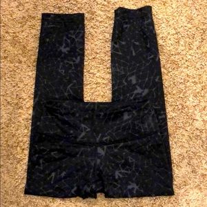 Lululemon size 2 crop black grey